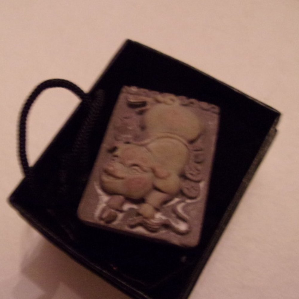JADE HAND CARVED PIG PENDANT. WS